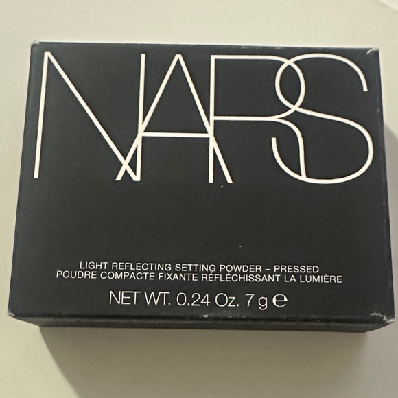 NARS Translucent Setting Powder - Light Reflecting - Picture 4 of 8